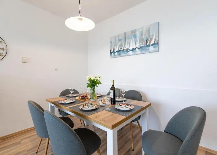 Apartman Domani شقة *