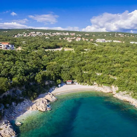 Apartman Domani Кострена