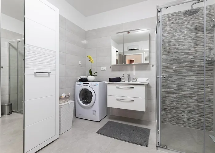 Апартаменты Apartman Domani Кострена